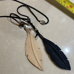 Leather feather necklace with beads
